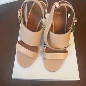 Givenchy Women's Cream Sandals